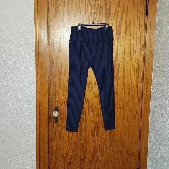 Beyond Yoga Caught in nocturnal navy - Picture 1 of 3